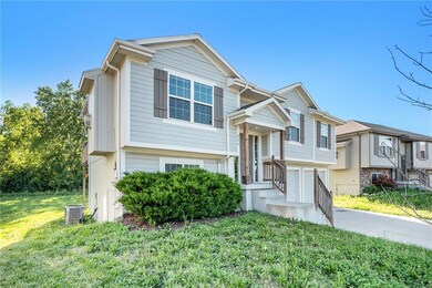 206 Elissa Dr, Raymore, MO 64083 - photo 2