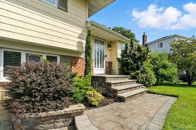 21 Macarthur Ave, Plainview, NY 11803 - photo 4