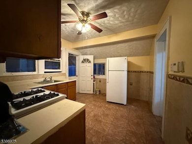 579 Leo St, Hillside, NJ 07205 - photo 6