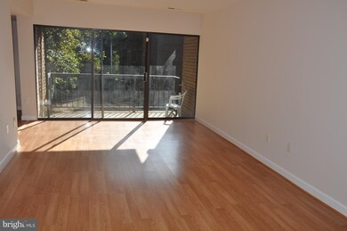 9810 Kingsbridge Dr unit 101, Fairfax, VA 22031 - photo 3