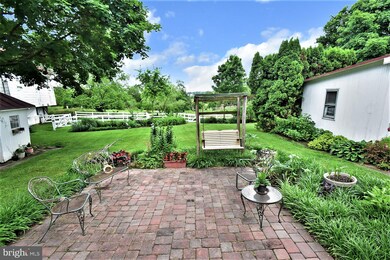 586 Laudermilch Rd, Hershey, PA 17033 - photo 3