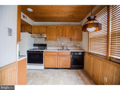 402 Albany Ct, Wallingford, PA 19086 - photo 2