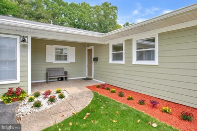 15762 Pointer Ridge Dr, Bowie, MD 20716 - photo 2