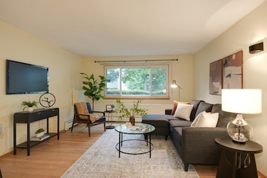 4 Hallmark Gardens unit 2, Burlington, MA 01803 - photo 2