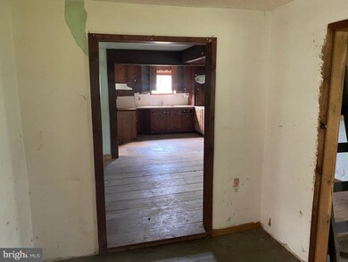 14622 Winchester Grade Rd, Berkeley Springs, WV 25411 - photo 4