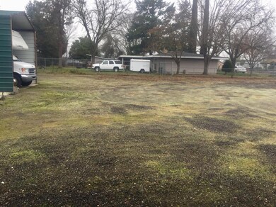811 Lawnsdale Rd, Medford, OR 97504 - photo 6