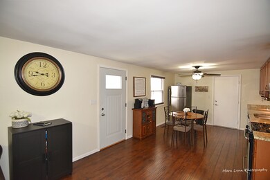 126 Siesta Rd, Carpentersville, IL 60110 - photo 2