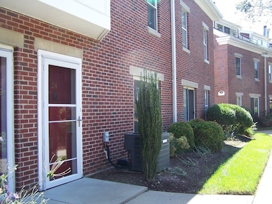 152 Quincy Shore Dr unit 24, Quincy, MA 02171 - photo 2