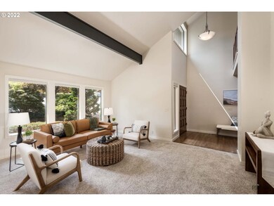 Living Room/Entrance