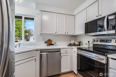 All brand new kitchen appliances.