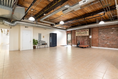 Foyer Area & Entrance to Outside Courtyard