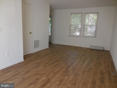 17 Cross Laurel Ct, Germantown, MD 20876 - photo 2