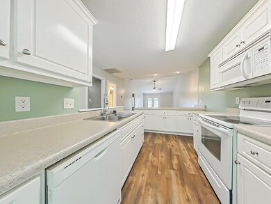 6-web-or-mls-11-Kitchen - 2025-05-23T133