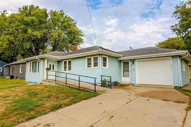 411 College Hill Ave, Oskaloosa, IA 52577 - photo 4