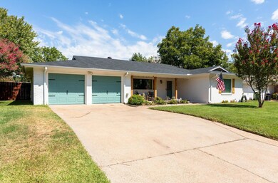 616 Woodside Dr, Hurst, TX 76053 - photo 3