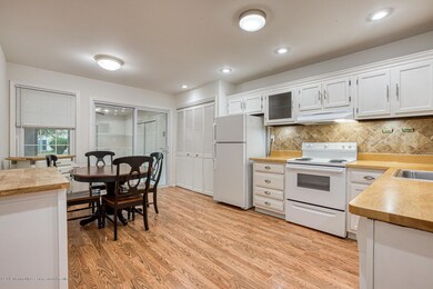 162 Parkway Dr Unit B Freehold-large-007