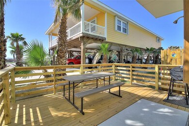 Side porch with grill and outside eating