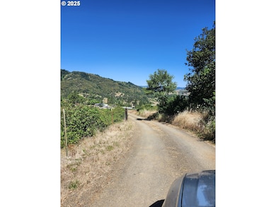 884 David Dr, Myrtlecreek, OR 97457 - photo 2