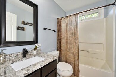 619 Lorree Ln, Lake In the Hills, IL 60156 - photo 6