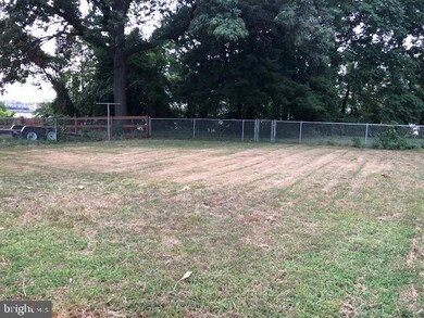 8407 Echo Dr, Pasadena, MD 21122 - photo 4