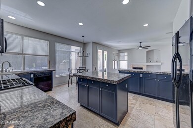 6083 W Abraham Ln interior new-8