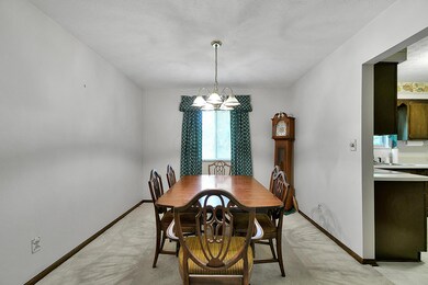 350 E Columbus St-7