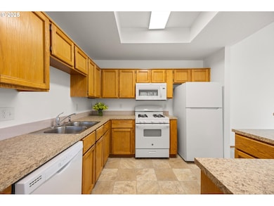 6218 SW View Point Terrace, Portland, OR 97239 - photo 7