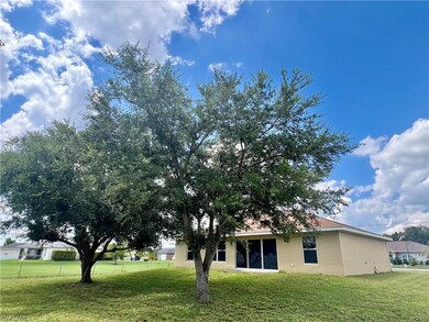 210 Manasota St, Fort Myers, FL 33913 - photo 4