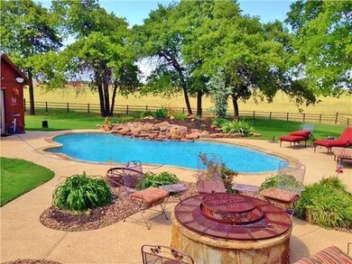 Swimming Pool/Hot Tub/Sauna. 14,000 plus gallons o
