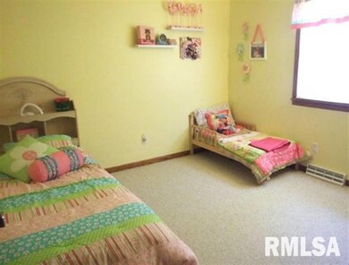 2210 Aspen Dr, Davenport, IA 52806 - photo 7