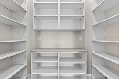 786 S Mammoth Rd, Manchester, NH 03109 - photo 5