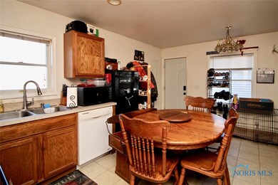 22038 Bowling Green Rd W, Grand Rapids, OH 43522 - photo 2