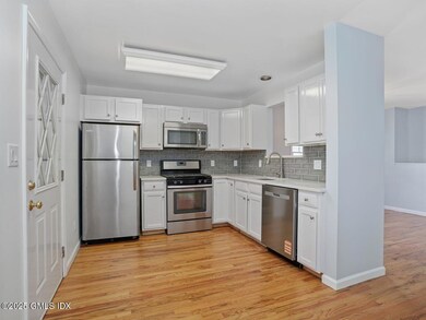 18 Hollow Wood Ln unit D, Greenwich, CT 06831 - photo 4