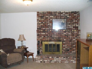 Nice brick fire place (Gas)