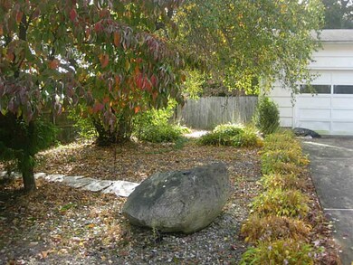 39 Robin Ln, West Warwick, RI 02893 - photo 3