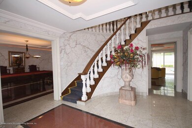 7 whitwell entry foyer 3