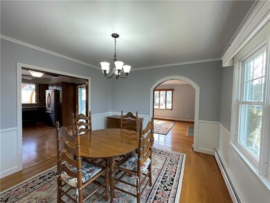 DINING ROOM WITH CHAIR RAIL