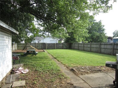 2805 Champaign Ave, Mattoon, IL 61938 - photo 4