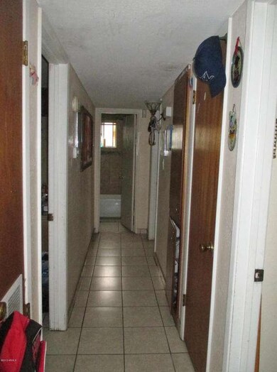 04 Hallway