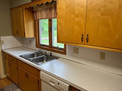 102 Meadowcrest Dr, North Clarendon, VT 05759 - photo 7