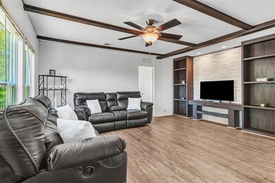 391 Highland Dr, Springtown, TX 76082 - photo 4