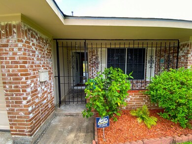10130 Kirkglen Dr, Houston, TX 77089 - photo 4