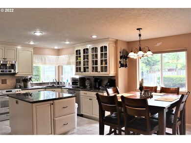 626 SW 28th St, Troutdale, OR 97060 - photo 5