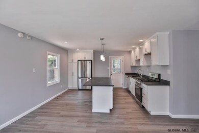 33 Winslow Dr, Schenectady, NY 12309 - photo 5