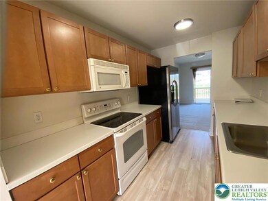 1064 Timberidge Ln, Allentown, PA 18106 - photo 4