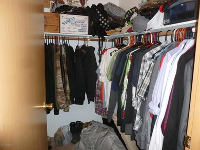 Master bedroom walkin in closet