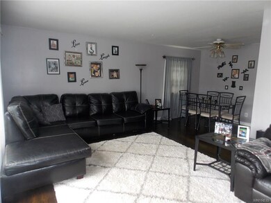 Living room/dining room