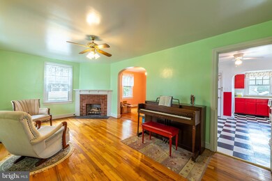 154 Virginia St, Strasburg, VA 22657 - photo 2