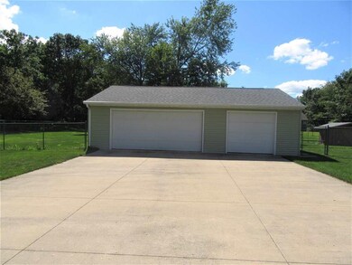 5430 S Baxter Ln, Janesville, WI 53546 - photo 4
