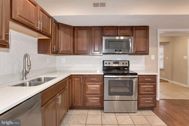 2940 Wetherburn Ct, Woodbridge, VA 22191 - photo 4